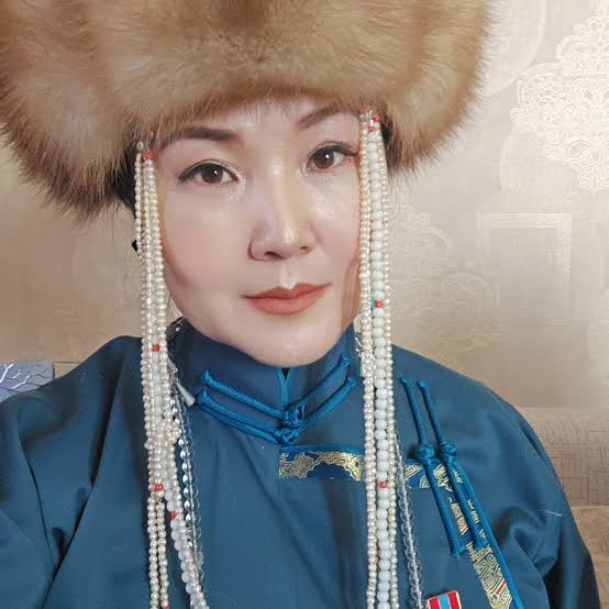 Baatarsuren Shuudertsetseg Biography: Husband, Career, Net Worth, Parents, Books, Age, Wiki