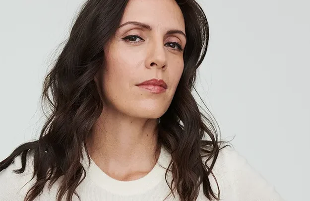 Paola Mendoza Biography: Partner, Age, Kids, Net Worth, Parents, Siblings, Books & Movies