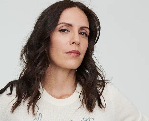 Paola Mendoza Biography: Partner, Age, Kids, Net Worth, Parents, Siblings, Books & Movies