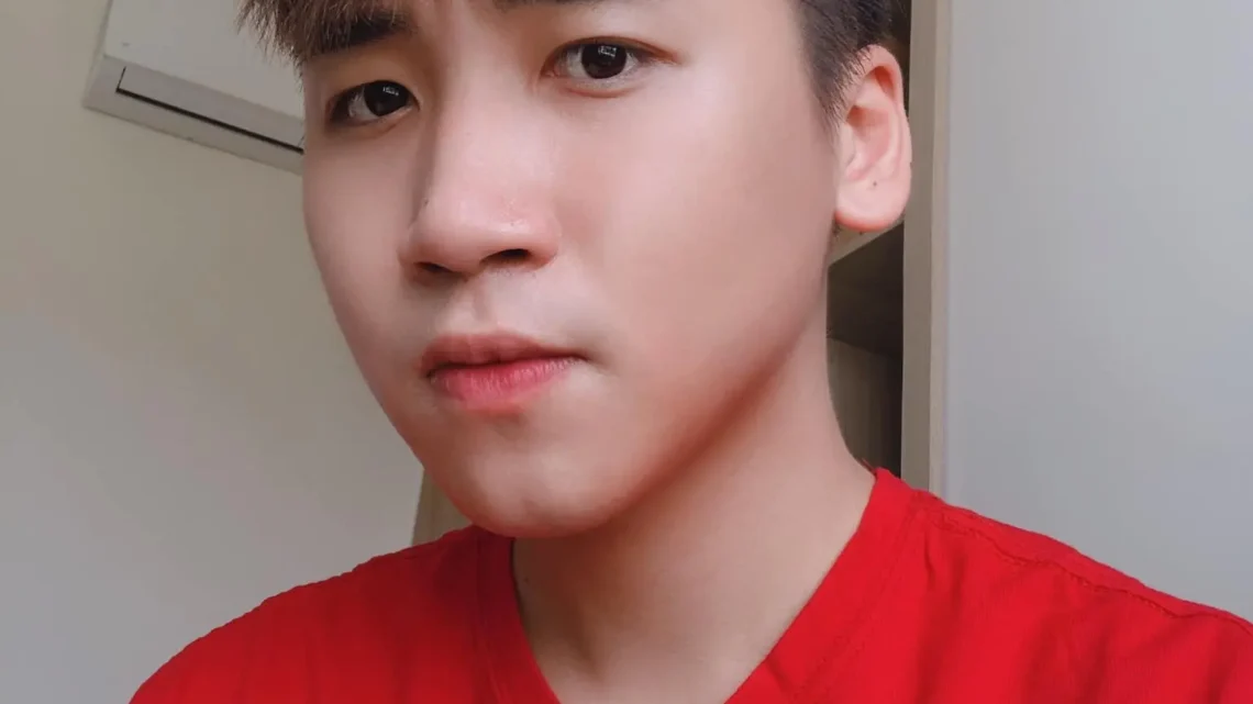 Huy Cung Biography: Age, Ex-Wife, Son, Net Worth, Height, Songs, Career, YouTube, Divorce, Wiki