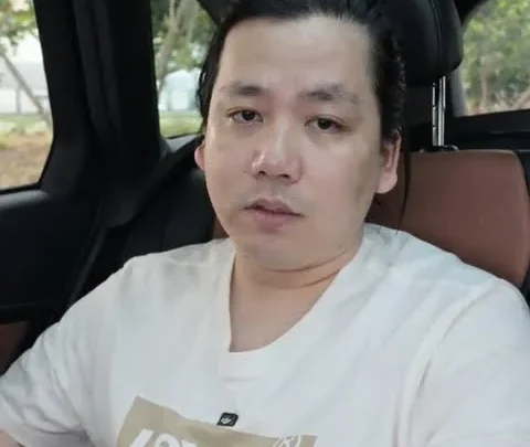 Khoa Pug Biography: Age, Real Name, Net Worth, YouTube, Career, Travels, Girlfriend, Height, Wiki