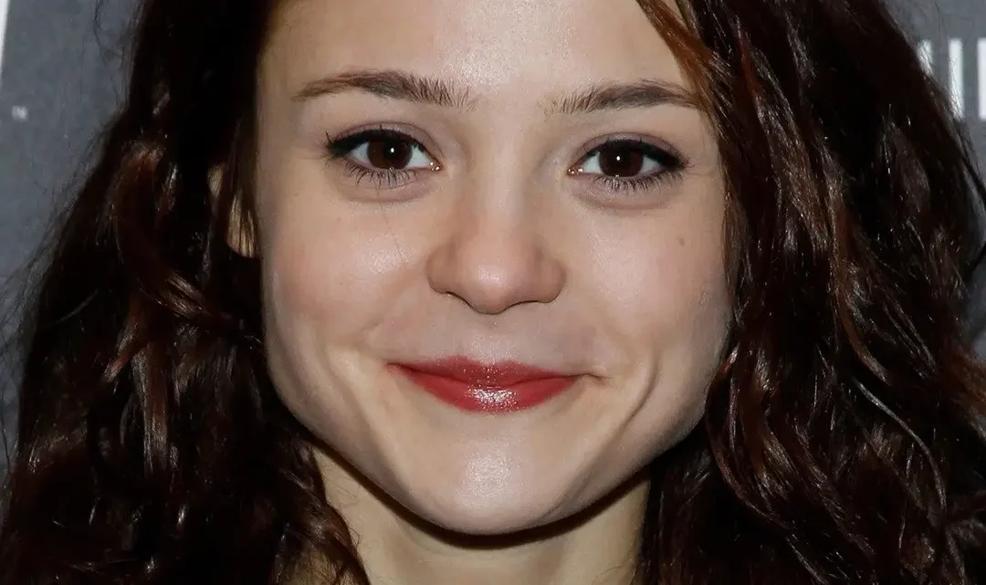 Kathryn Prescott Biography: Age, Boyfriend, Height, Net Worth, Parents, Movies, TV Shows, Instagram