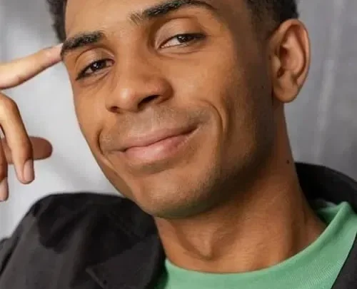 Theo Shakes Biography: TikTok, Parents, Books, Instagram, Ethnicity, Age, Net Worth