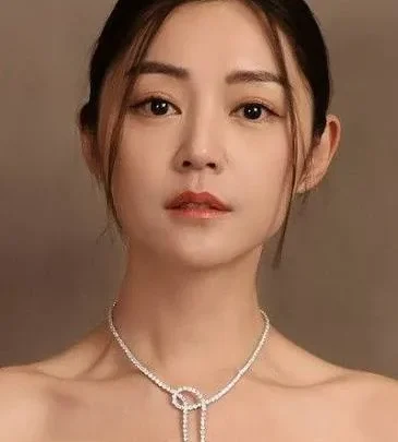 Michelle Wai Biography: Husband, Net Worth, Movies, Age, Songs, Height, Ethnicity, Instagram