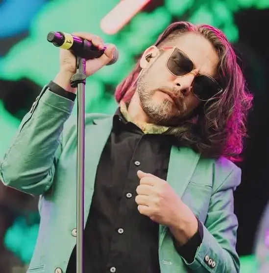 Alejandro Delius Biography: Height, Net Worth, Wife, Age, Kids, Parents, Songs & Albums, Ethnicity