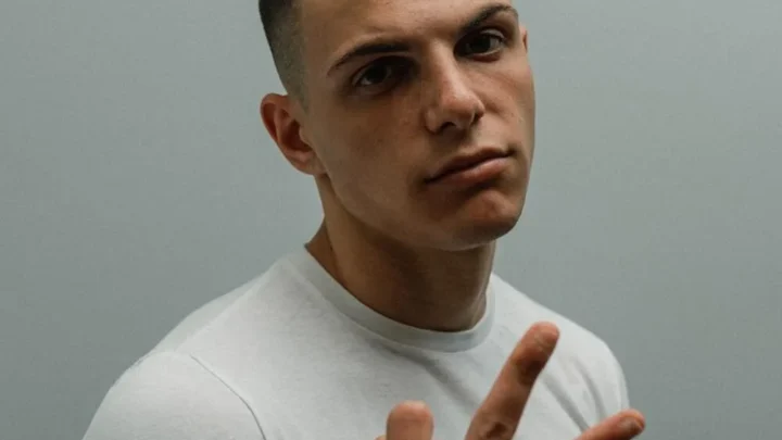 Rhove Biography: Age, Height, Ethnicity, Parents, Songs, Net Worth, Album, Age, Instagram