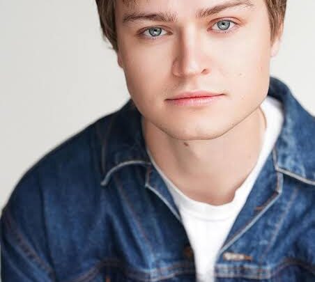 Connor Paton Biography: Ethnicity,, Age, Movies, Girlfriend, Height, Net Worth, Awards, Parents