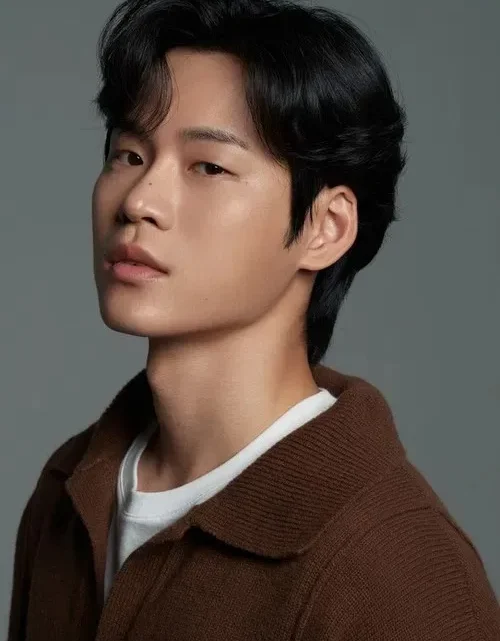 Yoon Ji-on Biography: Girlfriend, Ethnicity, Movies, Height, Awards, Net Worth, Age