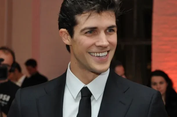 Roberto Bolle Biography: Ethnicity, Parents, Instagram, Net Worth, Tv Shows, Age, Height
