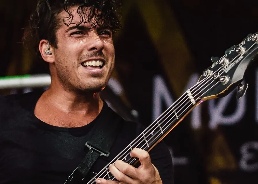 Daniel Oliver Biography: Age, Songs, Ethnicity, YouTube, Wife, Height, Awards, Parents, Net Worth