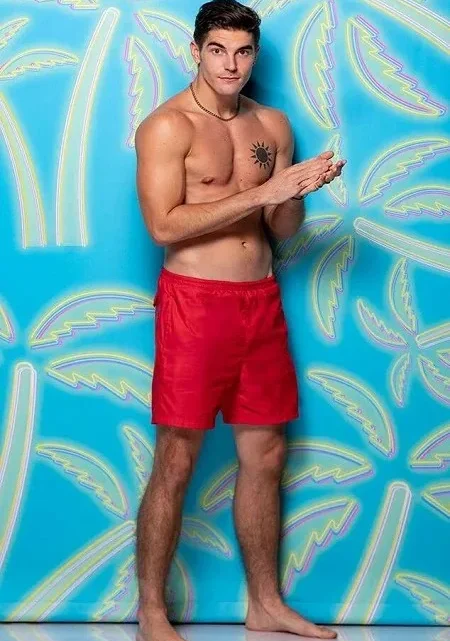 Bennett Sipes Biography: Siblings, Age, Height, Net Worth, Career, Reality TV, Spouse, Instagram