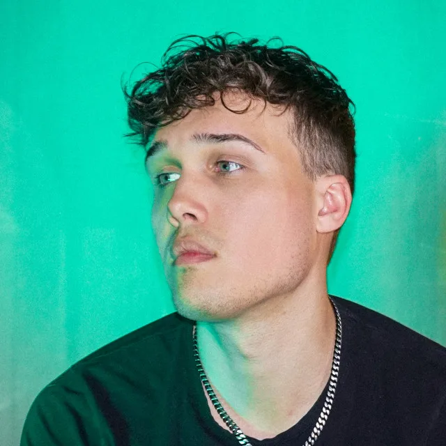 Efraim Leo Biography: Album, Net Worth, Parents, Age, Height, Ethnicity, Songs