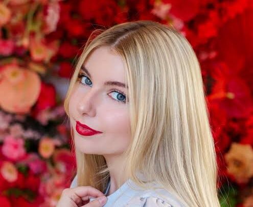 Brooke Barry Biography: Age, Net Worth, Parents, Height, Career, Boyfriend, Songs, Instagram