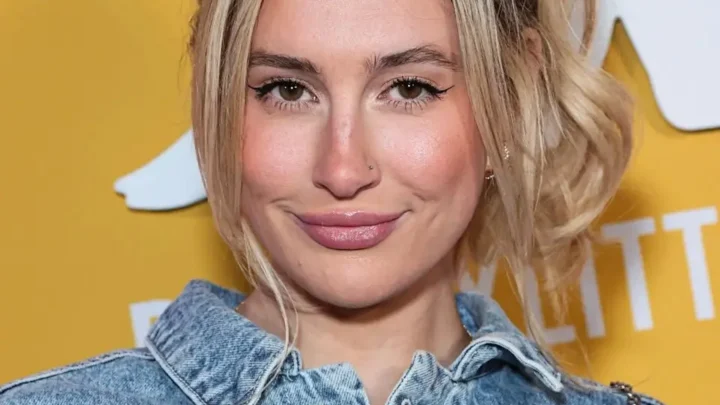 Carly Lawrence Biography: Age, Height, Parents, Net Worth, Boyfriend, Instagram, TV Shows