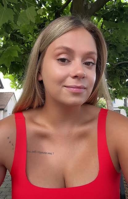 Daniela Pinto Biography: Songs, Age, Boyfriend, Net Worth, Ethnicity, Parents, Instagram