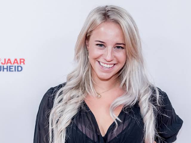 Dee van der Zeeuw Biography: Songs, Age, Boyfriend, Ethnicity, Age, YouTube, Parents, Net Worth