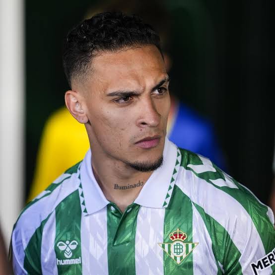 Antony dos Santos Biography: Parents, Football Clubs, Age, Height, Ethnicity, Net Worth, Wife