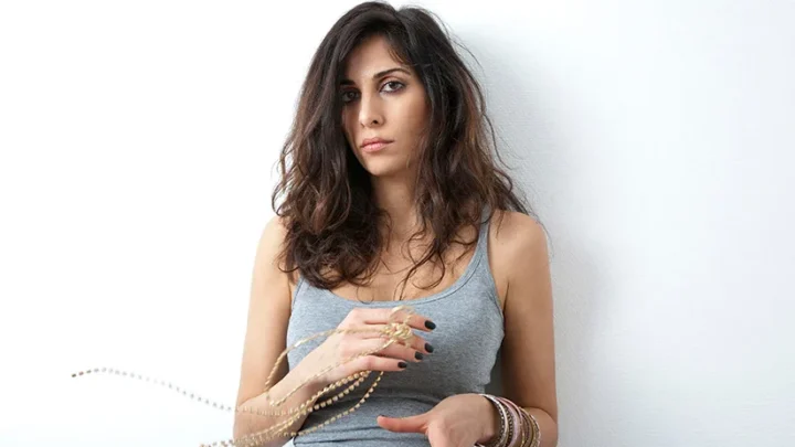 Yasmine Hamdan Biography: Age, Husband, Songs, Net Worth, Albums, Parents, Height, Soapkills