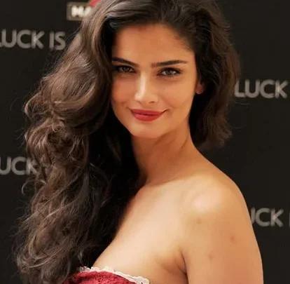 Shermine Shahrivar Biography: Age, Height, Net Worth, Husband, Parents, Pageant Titles, Nationality, Career