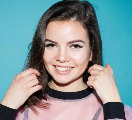 Maria Clara Groppler Biography: Age, Boyfriend, Net Worth, Parents, Career, Songs, Height, Instagram
