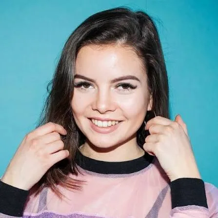 Maria Clara Groppler Biography: Age, Boyfriend, Net Worth, Parents, Career, Songs, Height, Instagram