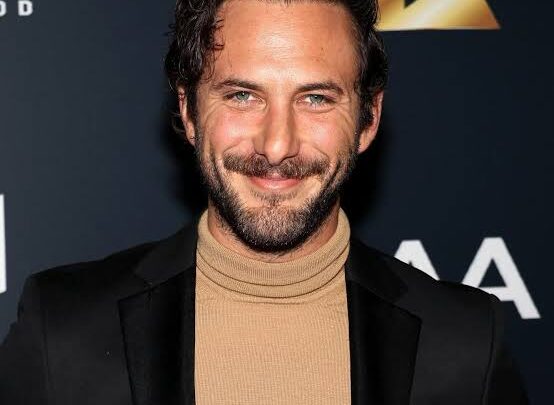 Sebastián Zurita Biography: Height, Age, Books, Parents, Ethnicity, Movies, Wife, Net Worth