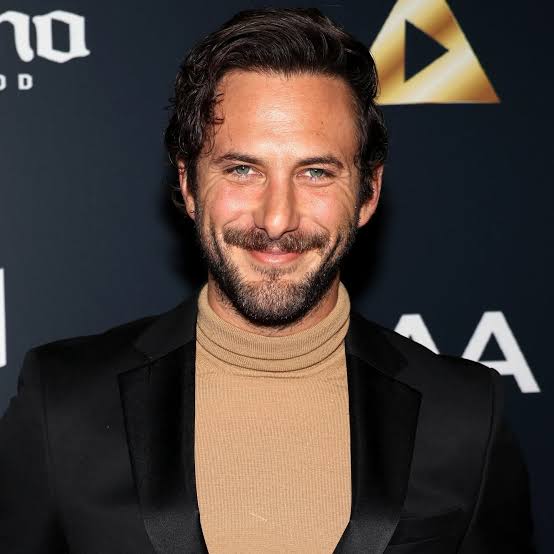 Sebastián Zurita Biography: Height, Age, Books, Parents, Ethnicity, Movies, Wife, Net Worth