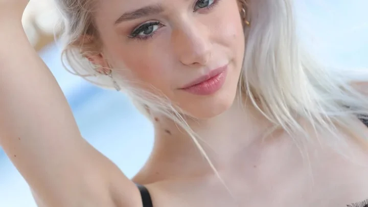 Scarlett Hampton Biography: Net Worth, Boyfriend, Adult Films, Age, Height, Parents, Instagram