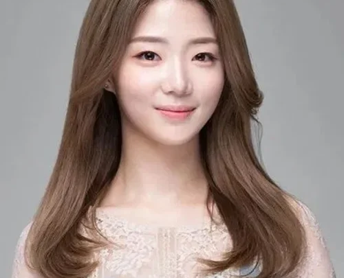 Shin Ji-yeon Biography: Age, Boyfriend, Height, Net Worth, Parents, YouTube, Reality Show