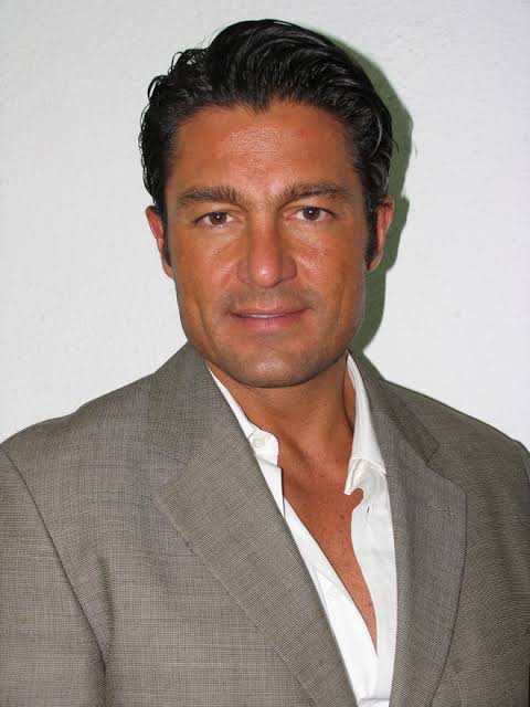 Fernando Colunga Biography: Age, Wife, Height, Net Worth, Parents, Movies & TV Shows, Career