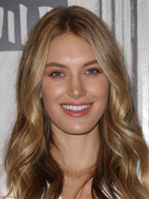 Caroline Lowe Biography: Age, Boyfriend, Height, Net Worth, Parents, Instagram, Career, Movies