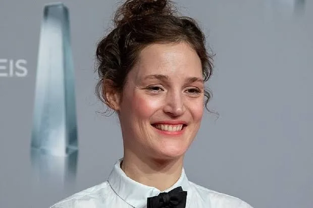 Vicky Krieps Biography: Instagram, Awards, Age, Husband, Parents, Height, Net Worth, Movies, Children, Ethnicity