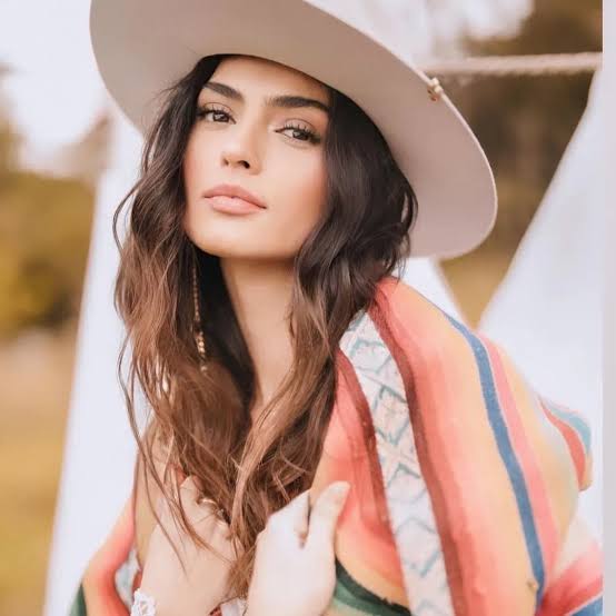 Valeria Mejia Biography: Age, Boyfriend, Parents, Height, Net Worth, Career, Psychology, Instagram