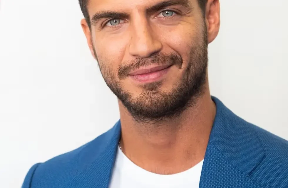 Maxi Iglesias Biography: Religion, Height, Age, Movies, Ethnicity, Net Worth, TV Shows, Partner