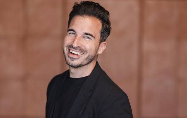 Javier Castillo Biography: Ethnicity, Books, Parents, Net Worth, Age, Height, Wife