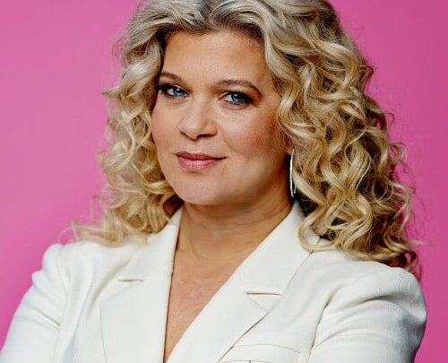 Sara Bro Biography: Age, Podcast, Net Worth, Awards, Ethnicity, Religion, Books, Parents