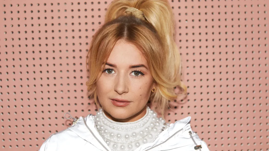 Maria Jencel Biography: Partner, Age, Ethnicity, Net Worth, Podcast, Instagram, Books, Religion