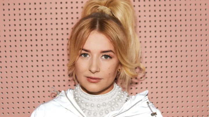 Maria Jencel Biography: Partner, Age, Ethnicity, Net Worth, Podcast, Instagram, Books, Religion