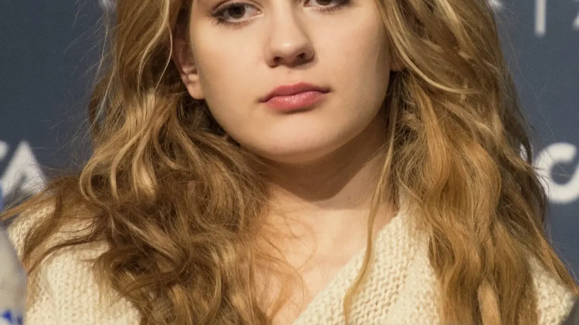 Emmelie de Forest Biography: Age, Brother, Religion, Songs, Instagram, Height, Ethnicity, Album