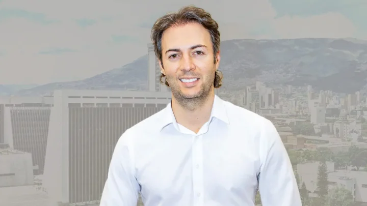 Daniel Quintero Biography: Age, Wife, Children, Parents, Height, Net Worth, Education, Mayor