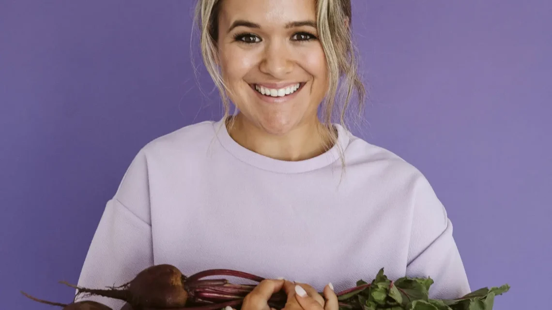 Carly Bodrug Biography: Religion, Height, Age, Net Worth, Cookbook, Parents, Instagram