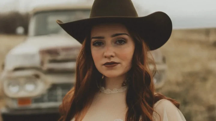 Noeline Hofmann Biography: Songs, Net Worth, Age, Height, Ethnicity, Parents, Instagram