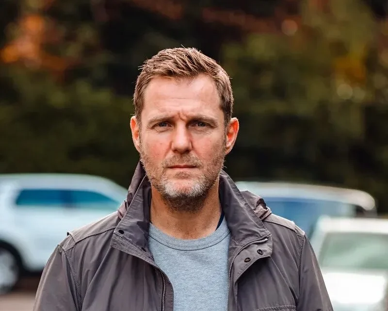 Simon Squibb Biography: Wife, Ethnicity, Parents, Net Worth, TV Shows, HelpBnk, Age, Parents