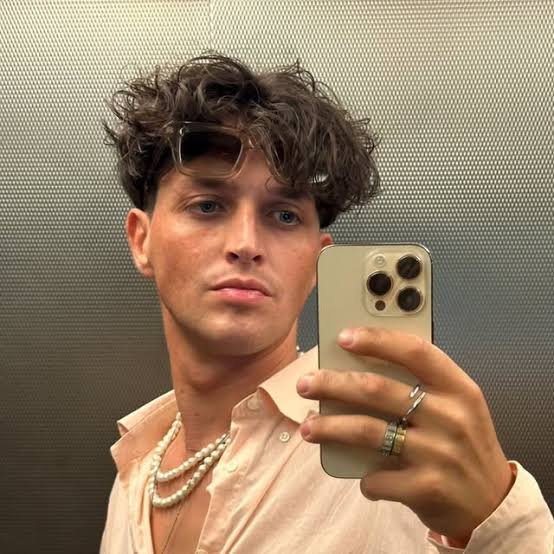 Leo Mahalo Biography: Instagram, Net Worth, Awards, Girlfriend, Age, Height, Parents