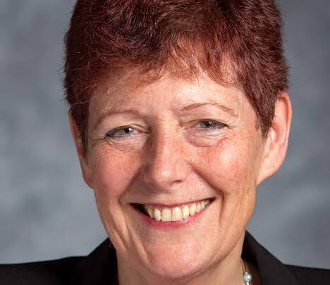 Vicki Bruce Biography: Husband, Ethnicity, Books, Age, Height, Net Worth, Awards