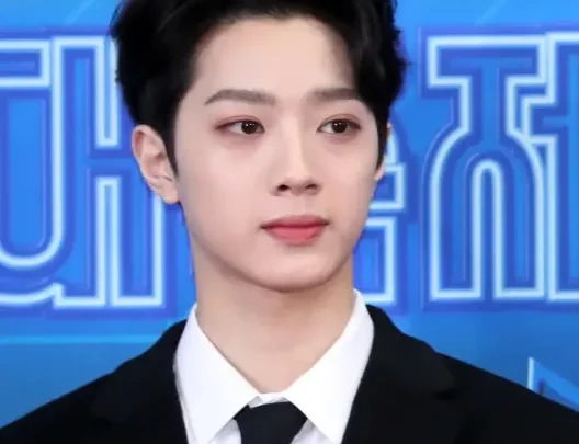 Lai Kuanlin Biography: Age, Net Worth, Relationship, Height, Parents, Movies, Songs, Awards, Sister