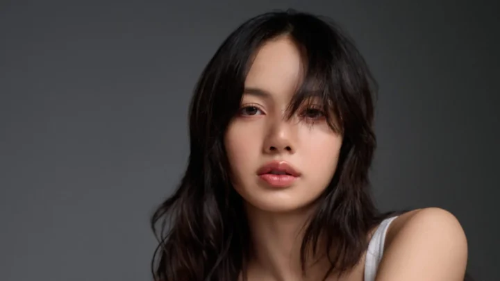 Lalisa Manobal (Lisa) Biography: Age, Career, Girlfriend, Boyfriend, Net Worth, Instagram, Songs, Ethnicity