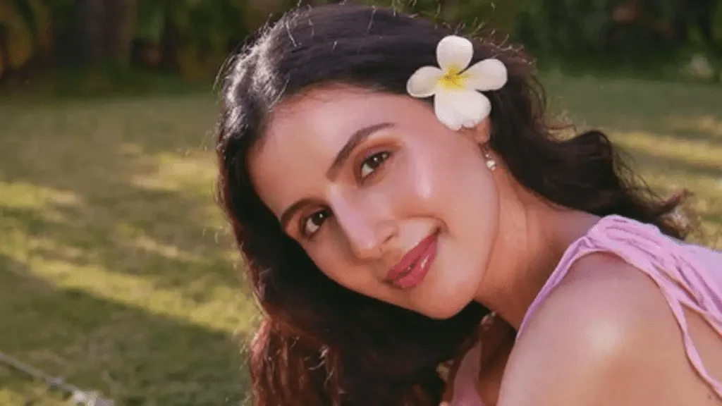 Simar Bhatia (Actress) Biography: Movies, Parents, Net Worth, Height, Age