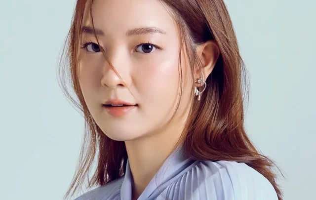 Ink Waruntorn Biography: Age, Parents, Siblings, Spouse, Songs, Height, Net Worth, Wikipedia