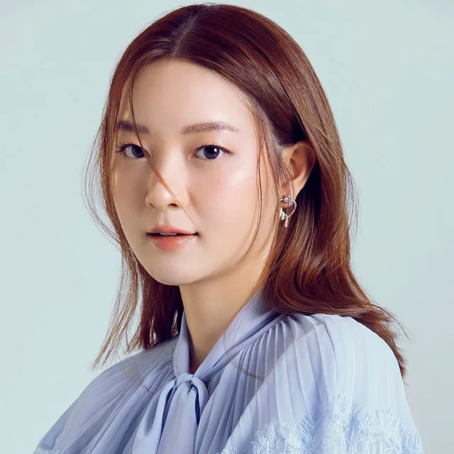 Ink Waruntorn Biography: Age, Parents, Siblings, Spouse, Songs, Height, Net Worth, Wikipedia